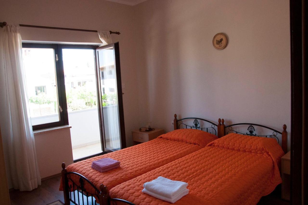 Laura's Facing The Garden Apartman Porec